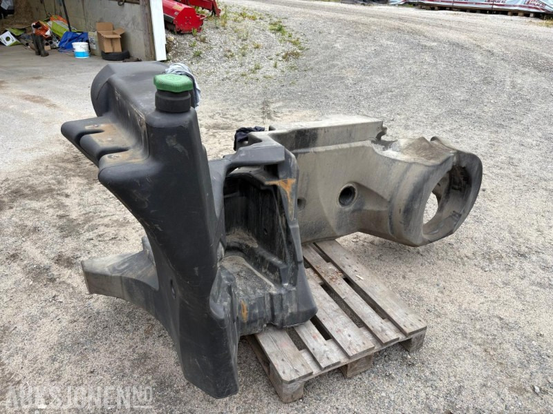 2020 Dieseltank til John Deere 6215 - Trator: foto 1 2020 Dieseltank til John Deere 6215 - Trator: foto 1
