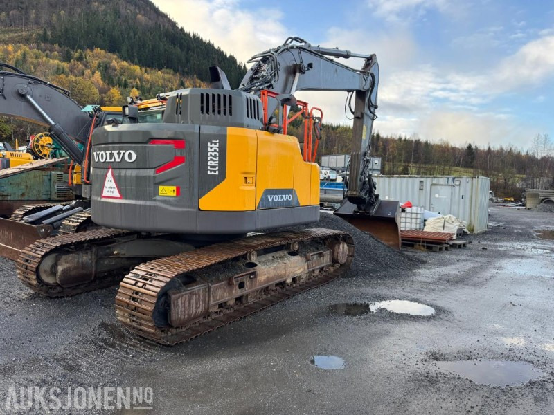 2020 Volvo ECR 235EL Gravemaskin - S70 feste - Pusskuffe - Sentralsmøring - bunkringspumpe - Tiltrotator - Pusskuffe - Sertifisert - Escavadora de rastos: foto 2 2020 Volvo ECR 235EL Gravemaskin - S70 feste - Pusskuffe - Sentralsmøring - bunkringspumpe - Tiltrotator - Pusskuffe - Sertifisert - Escavadora de rastos: foto 2