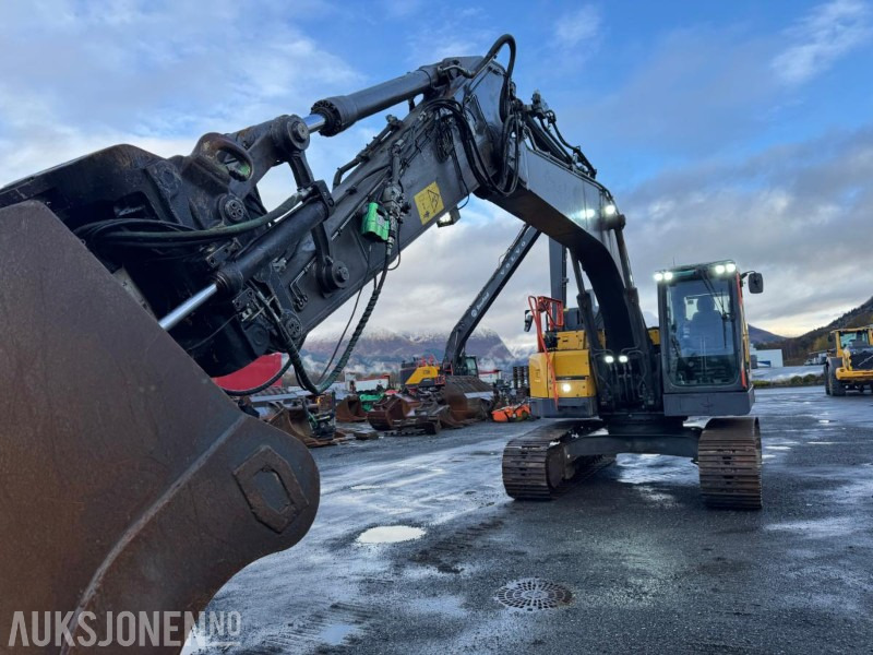 2020 Volvo ECR 235EL Gravemaskin - S70 feste - Pusskuffe - Sentralsmøring - bunkringspumpe - Tiltrotator - Pusskuffe - Sertifisert - Escavadora de rastos: foto 4 2020 Volvo ECR 235EL Gravemaskin - S70 feste - Pusskuffe - Sentralsmøring - bunkringspumpe - Tiltrotator - Pusskuffe - Sertifisert - Escavadora de rastos: foto 4