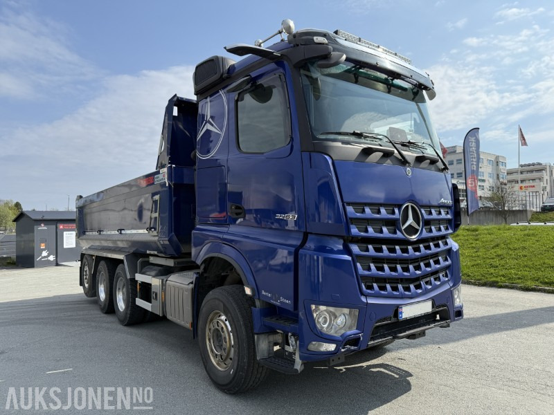 2021 Mercedes-Benz Arocs 3263 8x4 tridem tippbil - Camião basculante: foto 3 2021 Mercedes-Benz Arocs 3263 8x4 tridem tippbil - Camião basculante: foto 3