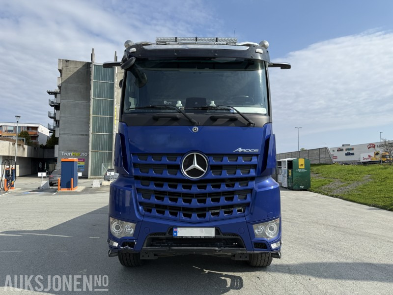 2021 Mercedes-Benz Arocs 3263 8x4 tridem tippbil - Camião basculante: foto 2 2021 Mercedes-Benz Arocs 3263 8x4 tridem tippbil - Camião basculante: foto 2