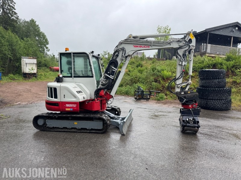 2021 Takeuchi TB257FR Gravemaskin - Beltegraver - Sentralsmøring - 3 skuffer - Klype - Pigghammer - Flyttbar bom - Escavadeira: foto 5 2021 Takeuchi TB257FR Gravemaskin - Beltegraver - Sentralsmøring - 3 skuffer - Klype - Pigghammer - Flyttbar bom - Escavadeira: foto 5