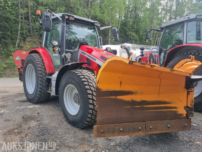 2022 Massey Ferguson 5S.145 traktor med Strøkasse og V-plog - Trator: foto 3 2022 Massey Ferguson 5S.145 traktor med Strøkasse og V-plog - Trator: foto 3