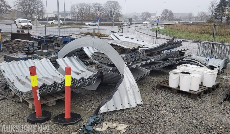 2023 Kulvert/gangtunnel undergang for kryssing av vei eller jernbane - Ligger nå demontert. - Equipamento de construção: foto 4 2023 Kulvert/gangtunnel undergang for kryssing av vei eller jernbane - Ligger nå demontert. - Equipamento de construção: foto 4