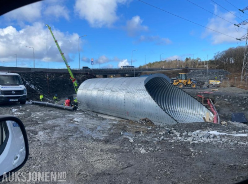 2023 Kulvert/gangtunnel undergang for kryssing av vei eller jernbane - Ligger nå demontert. - Equipamento de construção: foto 2 2023 Kulvert/gangtunnel undergang for kryssing av vei eller jernbane - Ligger nå demontert. - Equipamento de construção: foto 2