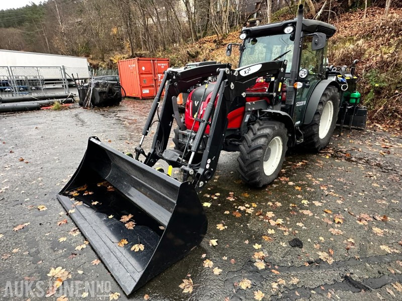 2024 Valtra F75 Traktor, m/X25S Frontlaster og Lilleseth universalskuffe, ca 70 timer - Trator: foto 1 2024 Valtra F75 Traktor, m/X25S Frontlaster og Lilleseth universalskuffe, ca 70 timer - Trator: foto 1