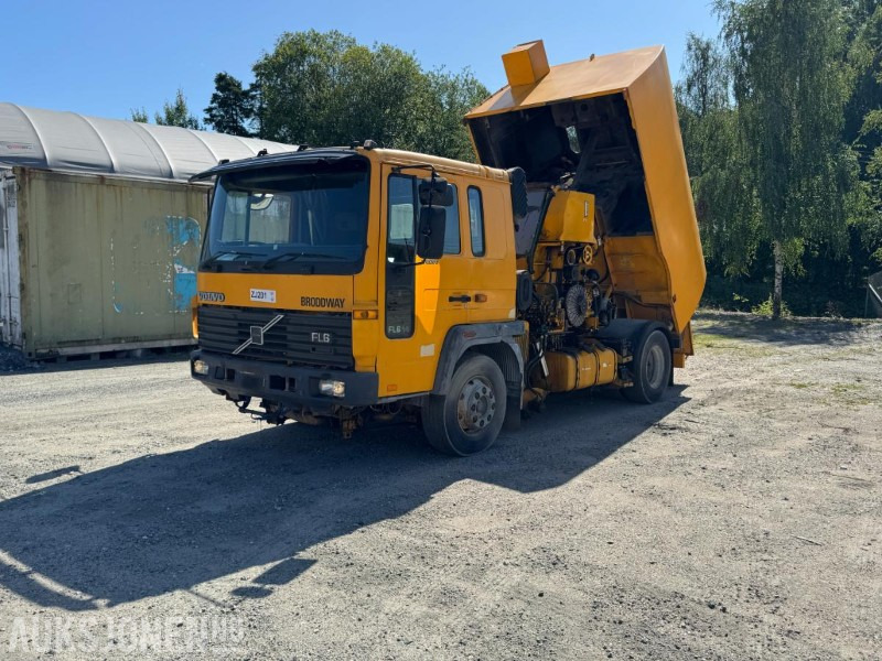 1998 Volvo FL614 feiebil m/ Johnston-Beam S5000 | 135 965 km | 4 638 t | Automat - Camião: foto 1 1998 Volvo FL614 feiebil m/ Johnston-Beam S5000 | 135 965 km | 4 638 t | Automat - Camião: foto 1