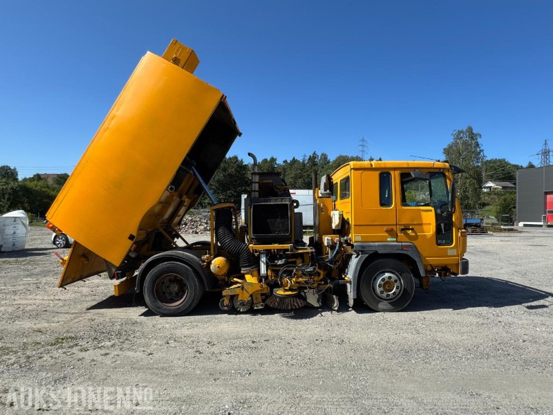 1998 Volvo FL614 feiebil m/ Johnston-Beam S5000 | 135 965 km | 4 638 t | Automat - Camião: foto 3 1998 Volvo FL614 feiebil m/ Johnston-Beam S5000 | 135 965 km | 4 638 t | Automat - Camião: foto 3