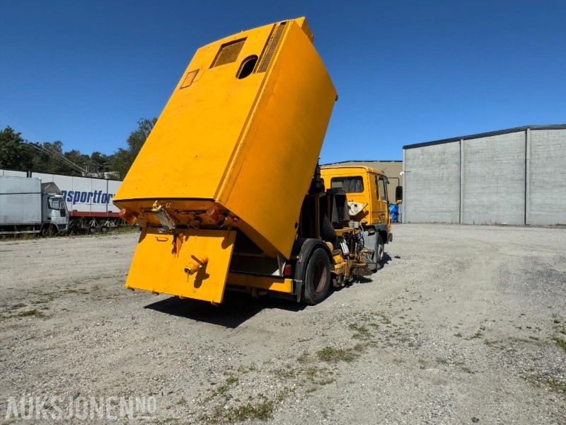 1998 Volvo FL614 feiebil m/ Johnston-Beam S5000 | 135 965 km | 4 638 t | Automat - Camião: foto 4 1998 Volvo FL614 feiebil m/ Johnston-Beam S5000 | 135 965 km | 4 638 t | Automat - Camião: foto 4