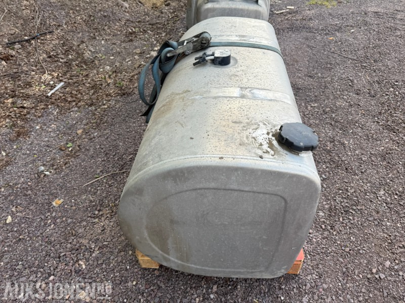 Dieseltank fra Volvo 750 - Camião: foto 3 Dieseltank fra Volvo 750 - Camião: foto 3