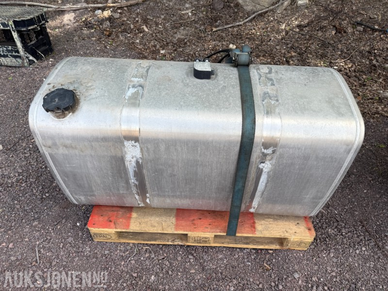Dieseltank fra Volvo 750 - Camião: foto 1 Dieseltank fra Volvo 750 - Camião: foto 1