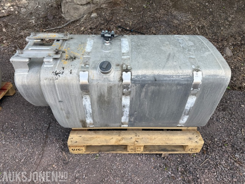 Scania 750 L Dieseltank - Camião: foto 1 Scania 750 L Dieseltank - Camião: foto 1