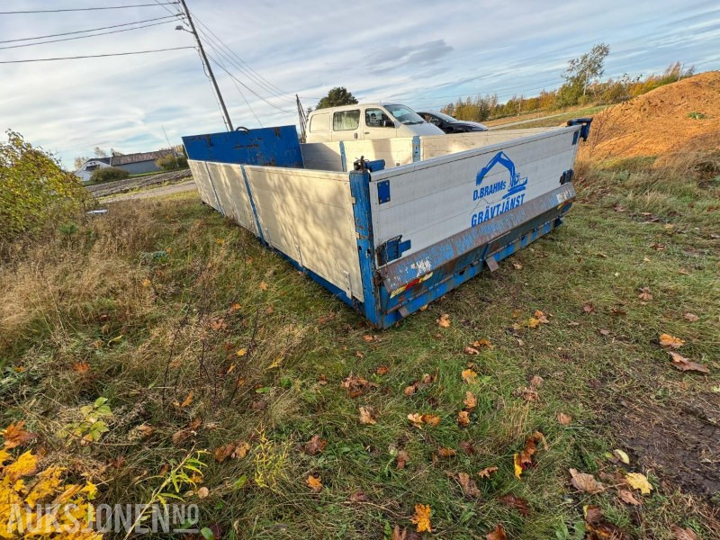 Sisu Lemflak / krokløftcontainer luftbaklem – strølem følger med - Camião: foto 4 Sisu Lemflak / krokløftcontainer luftbaklem – strølem følger med - Camião: foto 4
