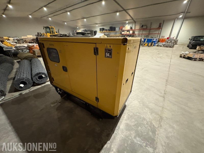 Cat Olympian GEP30 generator, 30 kva - Equipamento de construção: foto 3 Cat Olympian GEP30 generator, 30 kva - Equipamento de construção: foto 3