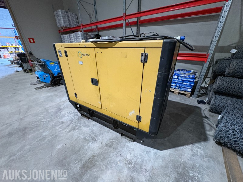Cat Olympian GEP30 generator, 30 kva - Equipamento de construção: foto 1 Cat Olympian GEP30 generator, 30 kva - Equipamento de construção: foto 1