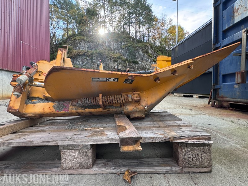 2007 Vammas Hydraulisk kantvinge - Stått på CAT 140 veghøvel - Equipamento por Máquina de construção: foto 5 2007 Vammas Hydraulisk kantvinge - Stått på CAT 140 veghøvel - Equipamento por Máquina de construção: foto 5