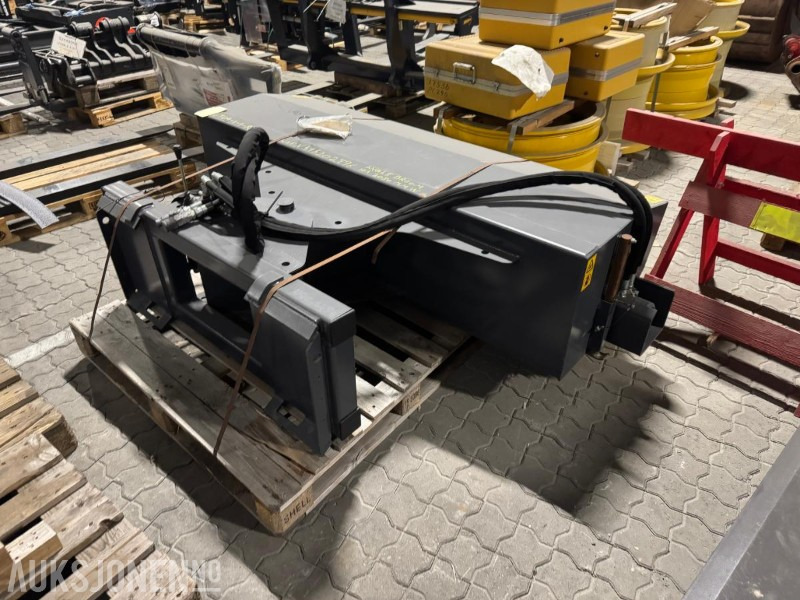 2018 Manitou Hyd Angeled Broom - Hydraulisk sving kost - Equipamento por Máquina de construção: foto 5 2018 Manitou Hyd Angeled Broom - Hydraulisk sving kost - Equipamento por Máquina de construção: foto 5