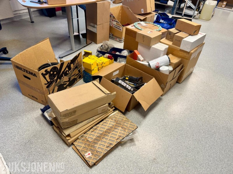 Equipamento por Máquina de construção Diverse deler – Filtre, Lyspakker, Speil, Glasslister & Brennere til Tyngre Kjøretøy & Anleggsmaskiner: foto 1