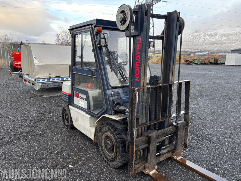 1993 Komatsu FD25T-11E dieseltruck - Equipamento de movimentação: foto 2 1993 Komatsu FD25T-11E dieseltruck - Equipamento de movimentação: foto 2