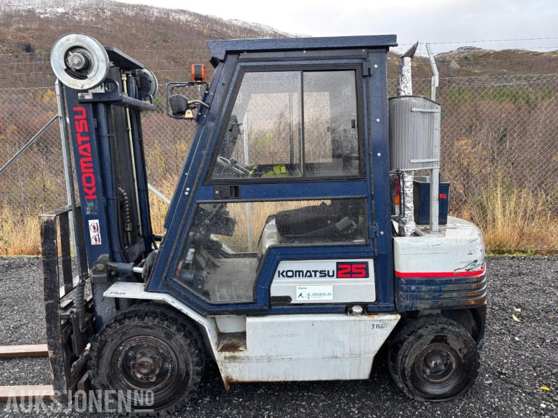 1993 Komatsu FD25T-11E dieseltruck - Equipamento de movimentação: foto 3 1993 Komatsu FD25T-11E dieseltruck - Equipamento de movimentação: foto 3