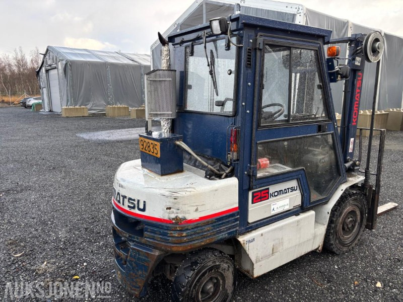 1993 Komatsu FD25T-11E dieseltruck - Equipamento de movimentação: foto 4 1993 Komatsu FD25T-11E dieseltruck - Equipamento de movimentação: foto 4