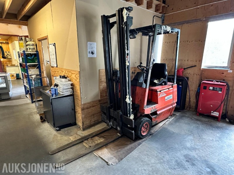 1993 Linde E15 Elektrisk Gaffeltruck - Equipamento de movimentação: foto 1 1993 Linde E15 Elektrisk Gaffeltruck - Equipamento de movimentação: foto 1