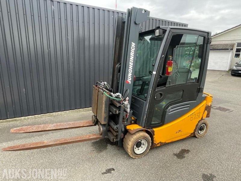 2012 Jungheinrich EFG 320 EL.Truck - Ravas vekt - 7 m. løftehøyde - 2 tonn løftekapasitet - 4812 timer. - Equipamento de movimentação: foto 1 2012 Jungheinrich EFG 320 EL.Truck - Ravas vekt - 7 m. løftehøyde - 2 tonn løftekapasitet - 4812 timer. - Equipamento de movimentação: foto 1