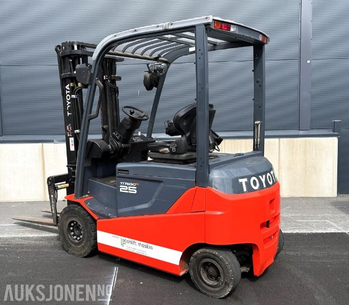 2014 Toyota 8FBMKT25 – 2,5T elektrisk gaffeltruck - Equipamento de movimentação: foto 3 2014 Toyota 8FBMKT25 – 2,5T elektrisk gaffeltruck - Equipamento de movimentação: foto 3