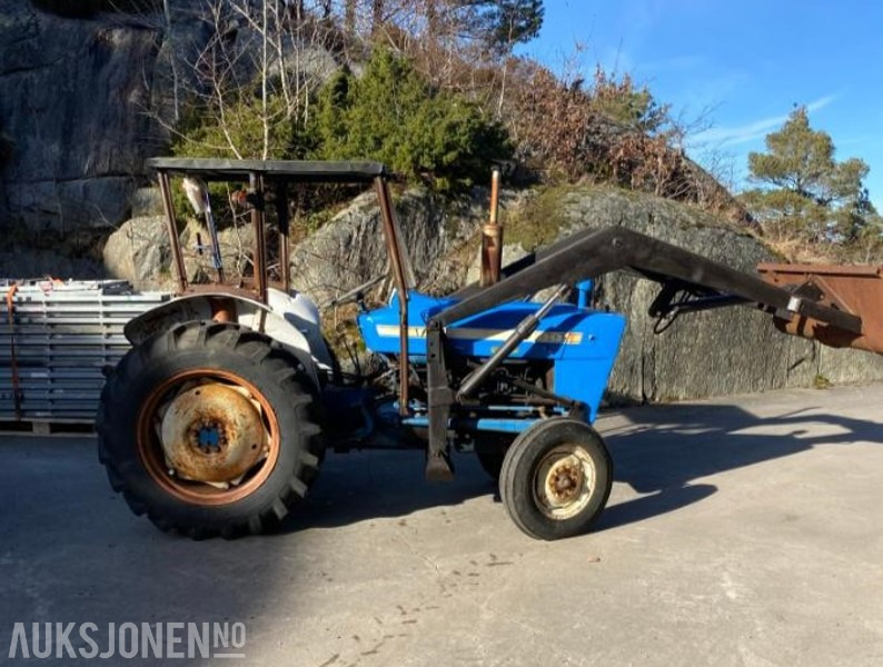 Ford 2000 TRAKTOR MED LASTER SKUFFE KRAFTUTTAK OG 3 PUNKT - Trator: foto 3 Ford 2000 TRAKTOR MED LASTER SKUFFE KRAFTUTTAK OG 3 PUNKT - Trator: foto 3