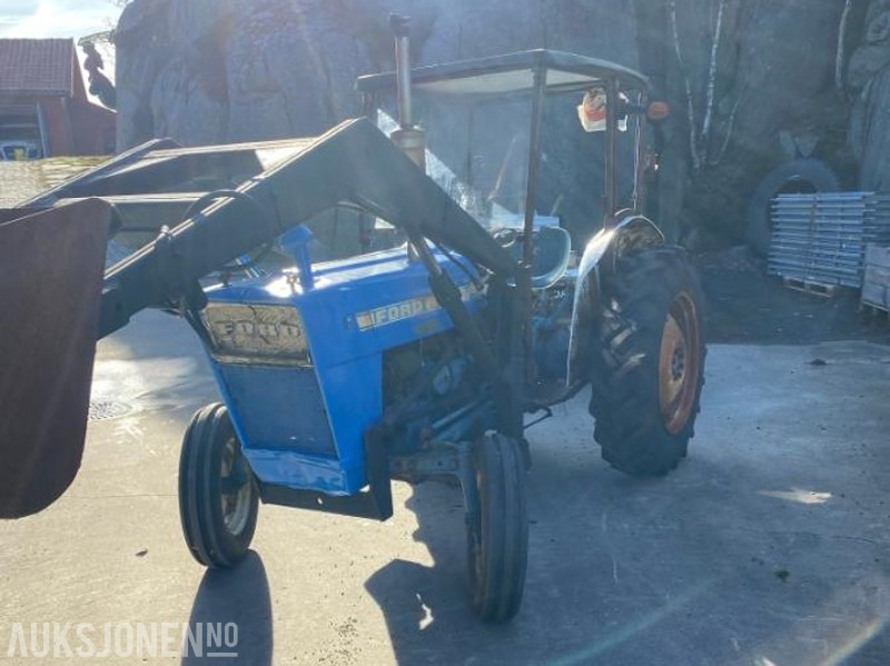 Ford 2000 TRAKTOR MED LASTER SKUFFE KRAFTUTTAK OG 3 PUNKT - Trator: foto 2 Ford 2000 TRAKTOR MED LASTER SKUFFE KRAFTUTTAK OG 3 PUNKT - Trator: foto 2
