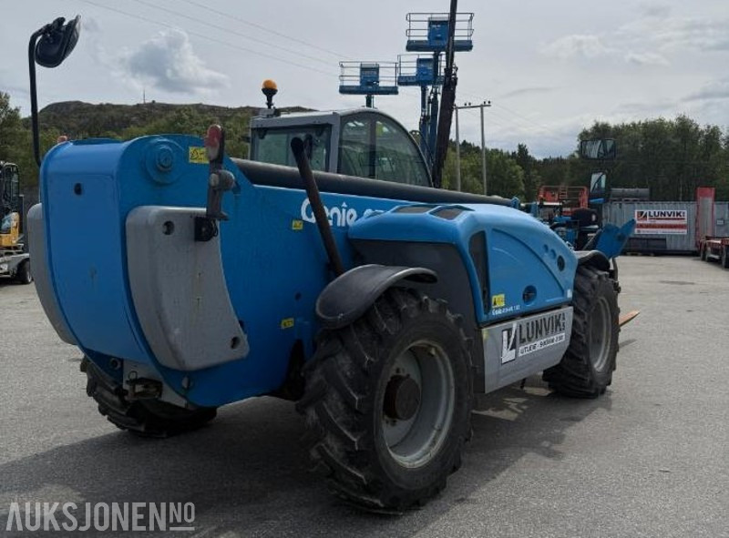 Genie GTH-4017 SX - Teleskoptruck - 4x4 med firehjulssving - Skuffe og pallegafler med hydraulisk bredding - Empilhador telescópico: foto 4 Genie GTH-4017 SX - Teleskoptruck - 4x4 med firehjulssving - Skuffe og pallegafler med hydraulisk bredding - Empilhador telescópico: foto 4