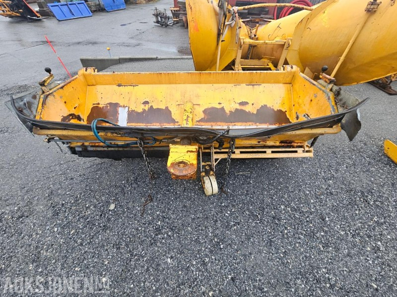 1991 Falköping Sandstrøer / Slepestrøer med hjul - Slepefeste - Type B10LU - 1 m3 - Máquina agrícola: foto 1 1991 Falköping Sandstrøer / Slepestrøer med hjul - Slepefeste - Type B10LU - 1 m3 - Máquina agrícola: foto 1