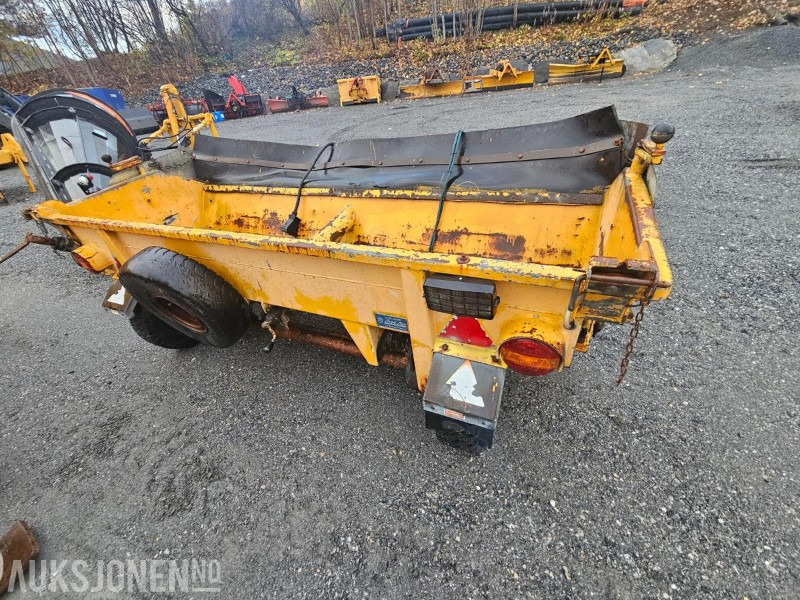 1991 Falköping Sandstrøer / Slepestrøer med hjul - Slepefeste - Type B10LU - 1 m3 - Máquina agrícola: foto 2 1991 Falköping Sandstrøer / Slepestrøer med hjul - Slepefeste - Type B10LU - 1 m3 - Máquina agrícola: foto 2