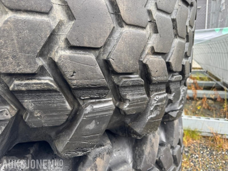 2014 2 stk Trelleborg Industrial Tractor 459 – 620/60 B34 Heavy Duty - Máquina agrícola: foto 4 2014 2 stk Trelleborg Industrial Tractor 459 – 620/60 B34 Heavy Duty - Máquina agrícola: foto 4