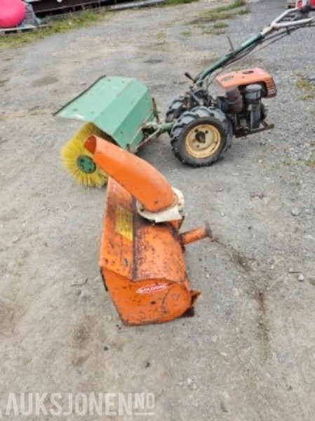 Máquina agrícola Goldoni 2 Hjuls traktor m/kost og snøfreser: foto 1