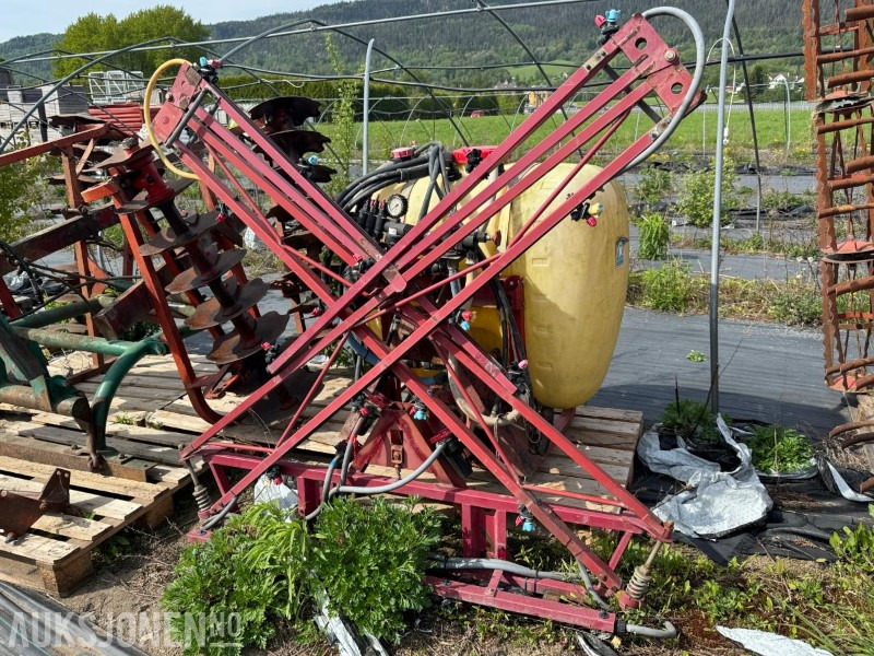 Hardi sprøytebom / 600L / Rep.objekt - Máquina agrícola: foto 1 Hardi sprøytebom / 600L / Rep.objekt - Máquina agrícola: foto 1