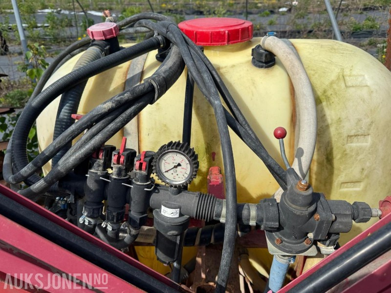 Hardi sprøytebom / 600L / Rep.objekt - Máquina agrícola: foto 5 Hardi sprøytebom / 600L / Rep.objekt - Máquina agrícola: foto 5
