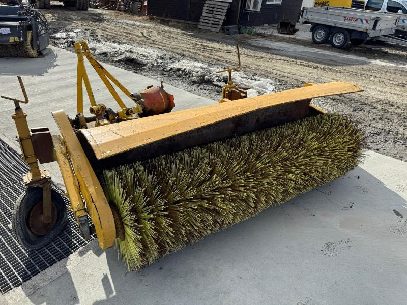 Kost med 3-punkt feste - Máquina agrícola: foto 1 Kost med 3-punkt feste - Máquina agrícola: foto 1
