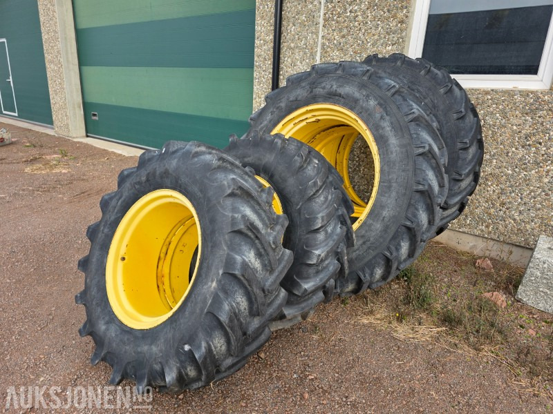 Máquina agrícola Tvillingdekk traktor - Stått på John Dere 6610: foto 1