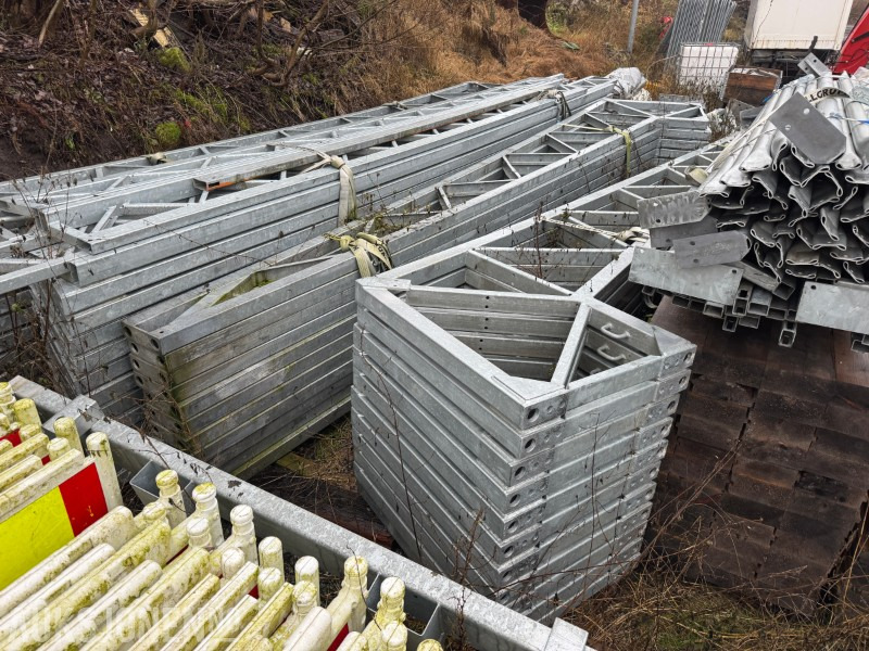 Stålhall 450 m² – demontert lagerhall med duk, klar for opplasting - Equipamento de construção: foto 2 Stålhall 450 m² – demontert lagerhall med duk, klar for opplasting - Equipamento de construção: foto 2