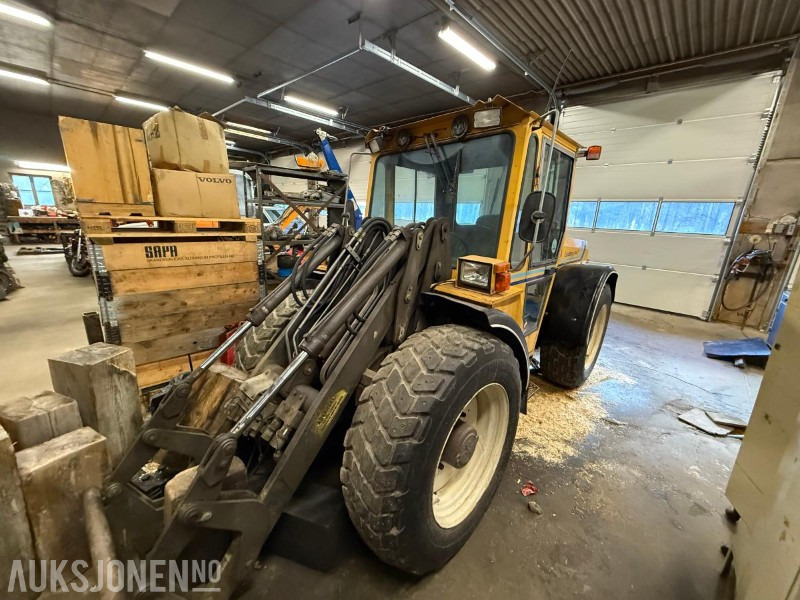 1995 Lundberg 344T redskapsbærer m/ 2 front-snøfresere (Øveraasen “Viking” + Schmidt 190 cm) - Veículo municipal/ Especial: foto 1 1995 Lundberg 344T redskapsbærer m/ 2 front-snøfresere (Øveraasen “Viking” + Schmidt 190 cm) - Veículo municipal/ Especial: foto 1