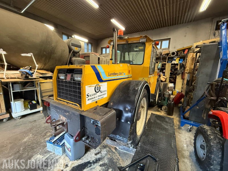 1995 Lundberg 344T redskapsbærer m/ 2 front-snøfresere (Øveraasen “Viking” + Schmidt 190 cm) - Veículo municipal/ Especial: foto 5 1995 Lundberg 344T redskapsbærer m/ 2 front-snøfresere (Øveraasen “Viking” + Schmidt 190 cm) - Veículo municipal/ Especial: foto 5
