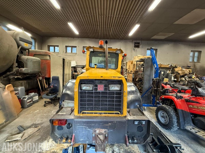 1995 Lundberg 344T redskapsbærer m/ 2 front-snøfresere (Øveraasen “Viking” + Schmidt 190 cm) - Veículo municipal/ Especial: foto 4 1995 Lundberg 344T redskapsbærer m/ 2 front-snøfresere (Øveraasen “Viking” + Schmidt 190 cm) - Veículo municipal/ Especial: foto 4