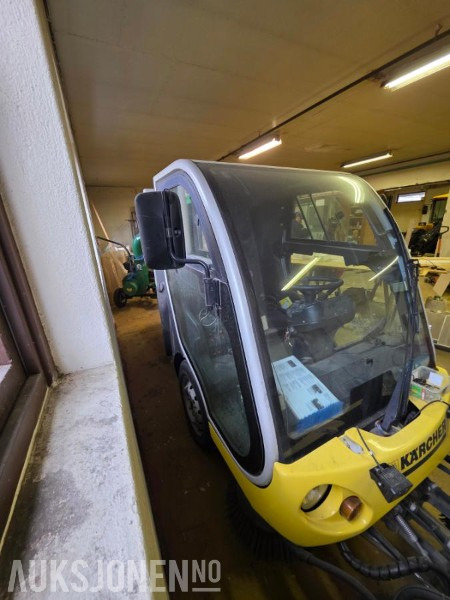 2005 Kärcher ICC 2 kompakt gate- og industrifeiemaskin - Veículo municipal/ Especial: foto 2 2005 Kärcher ICC 2 kompakt gate- og industrifeiemaskin - Veículo municipal/ Especial: foto 2