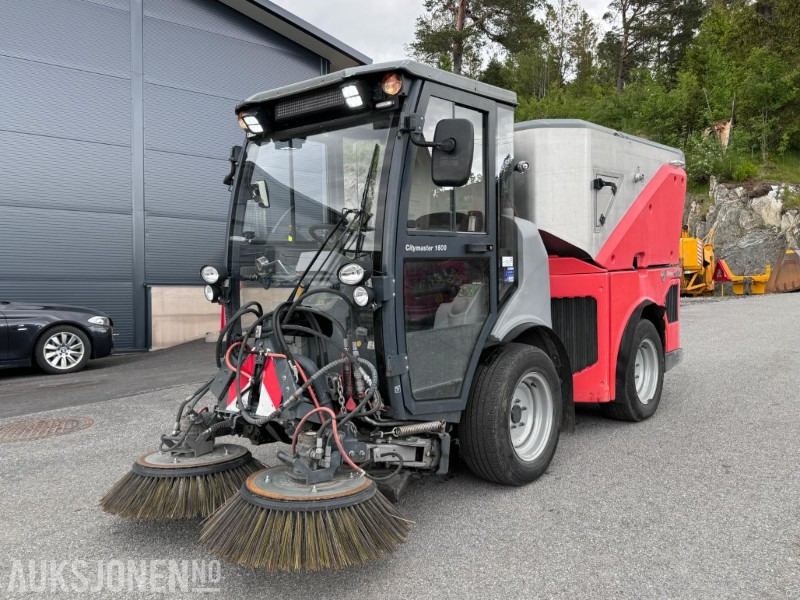 2018 Hako Citymaster 1600 - Vei, gate og gulv feiemaskin - Redskapsbærer med kosteaggregat for gang/vei og børsteaggregat for gulv - Veículo municipal/ Especial: foto 1 2018 Hako Citymaster 1600 - Vei, gate og gulv feiemaskin - Redskapsbærer med kosteaggregat for gang/vei og børsteaggregat for gulv - Veículo municipal/ Especial: foto 1