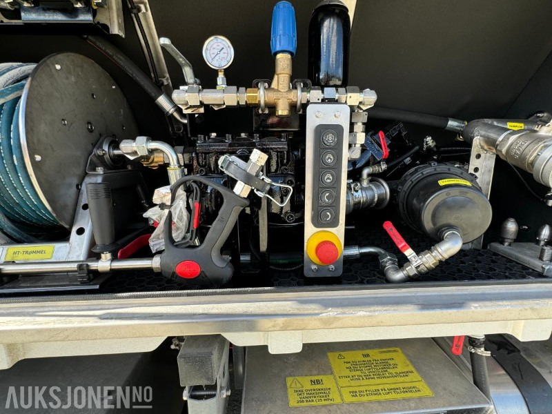 Veículo municipal/ Especial 2024  VOLVO FMX500 - KOMPLETT VAKUUM/SPYLEBIL – NESTEN NY - 1154 KM: foto 15