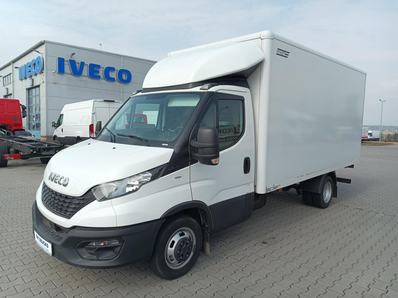 IVECO Daily 35C16H - Carrinha de contentor: foto 1 IVECO Daily 35C16H - Carrinha de contentor: foto 1