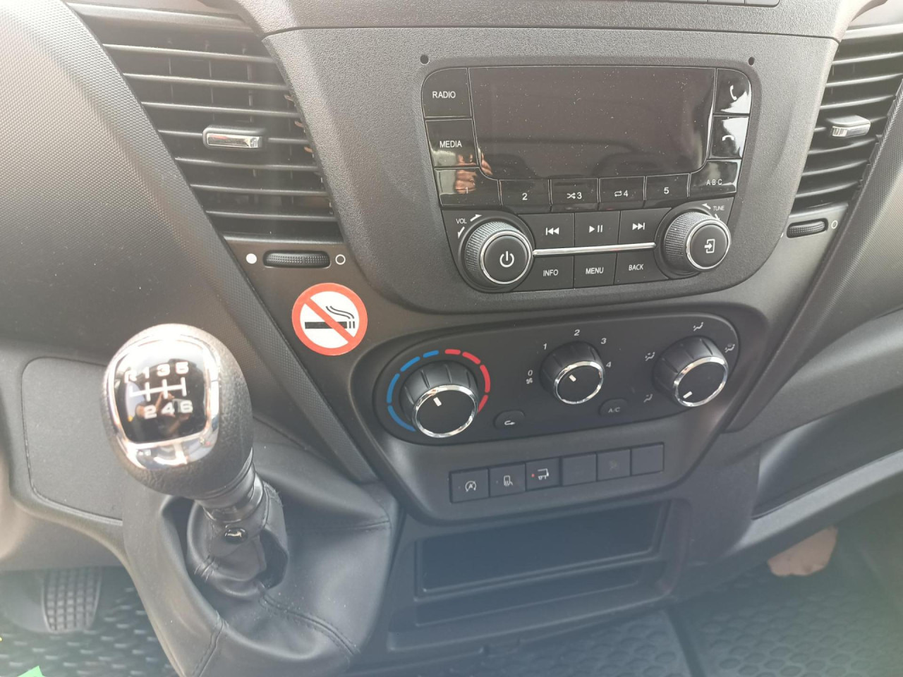 IVECO Daily 35C16H - Carrinha de contentor: foto 4 IVECO Daily 35C16H - Carrinha de contentor: foto 4