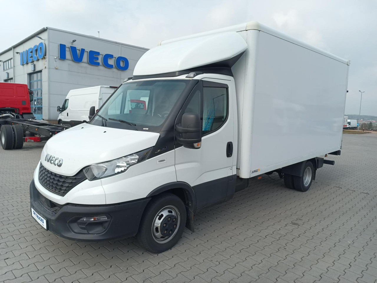 IVECO Daily 35C16H - Carrinha de contentor: foto 1 IVECO Daily 35C16H - Carrinha de contentor: foto 1