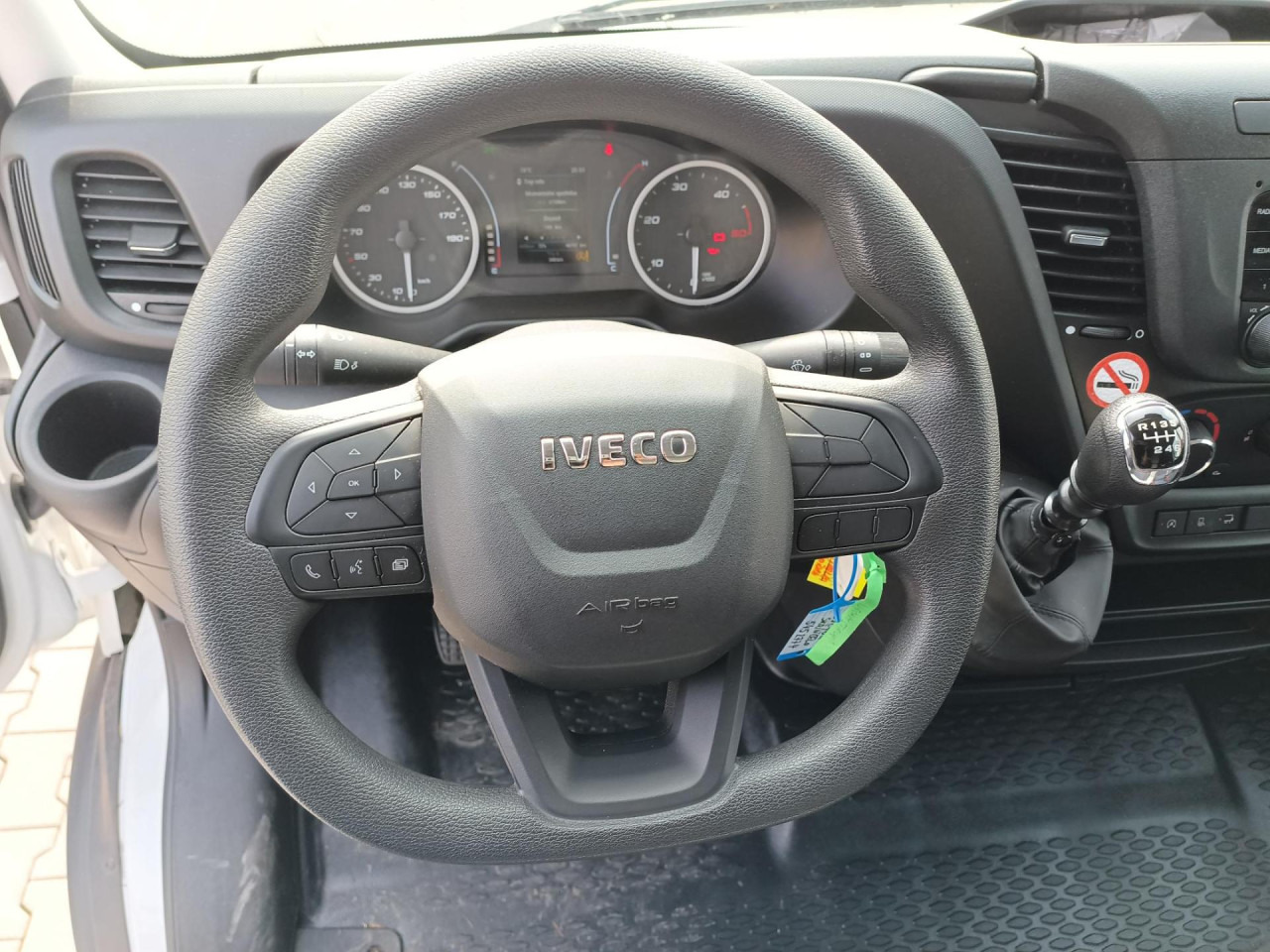 IVECO Daily 35C16H - Carrinha de contentor: foto 2 IVECO Daily 35C16H - Carrinha de contentor: foto 2